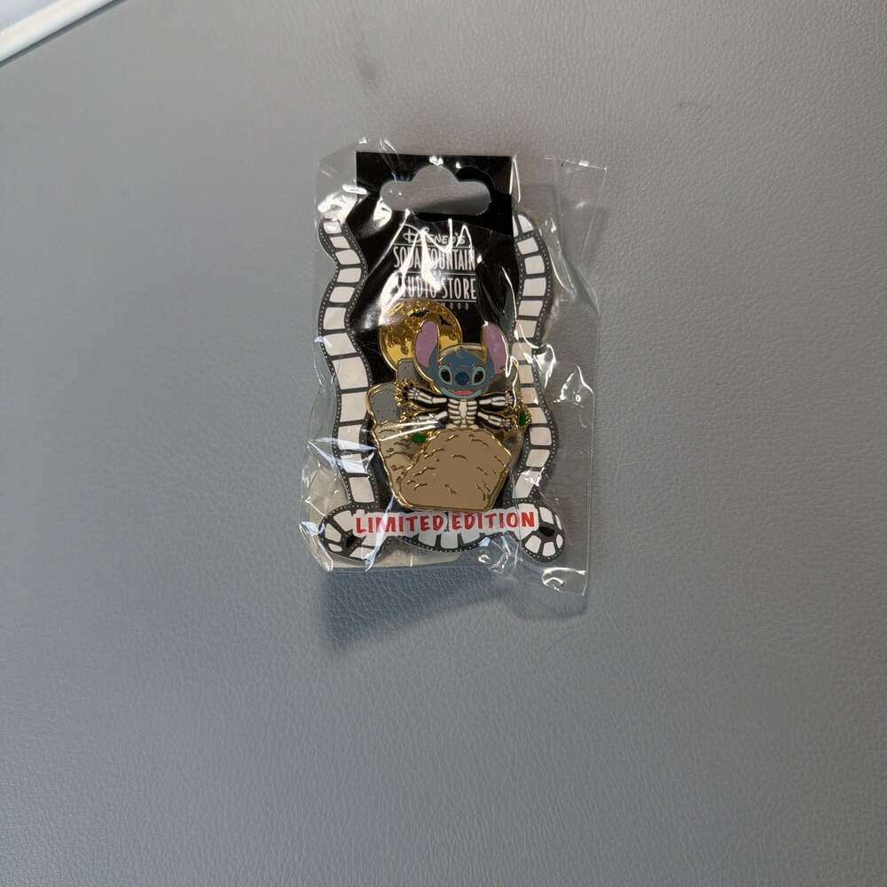 Disney Mickey Not So Scary Halloween Party 2011 Stitch tomb Limited Edition Pin